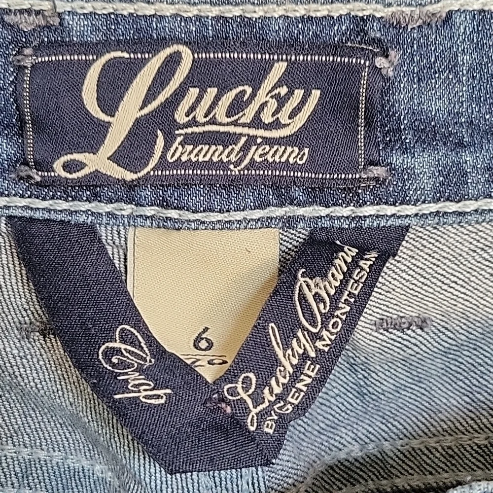 Lucky Brand Logan Classic Rider Crop Jeans 6/28 Y2K Light Wash Mid Rise Capri